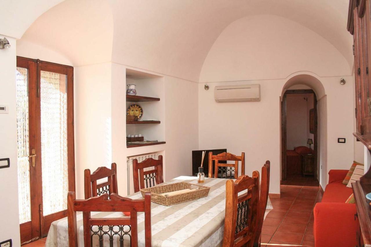 Dammuso Favarelle Da Caty Apartment Scauri  ภายนอก รูปภาพ
