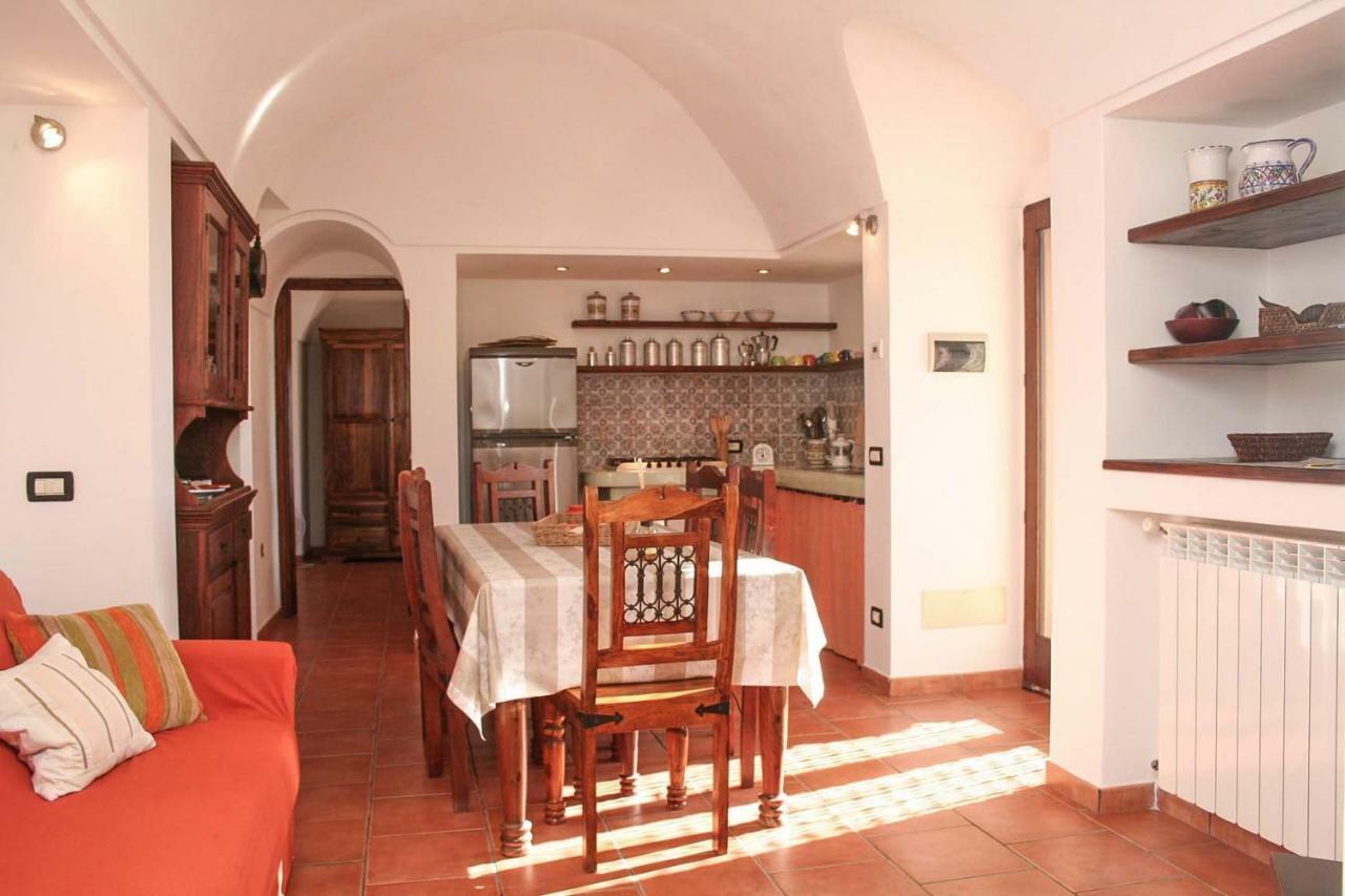 Dammuso Favarelle Da Caty Apartment Scauri  ภายนอก รูปภาพ